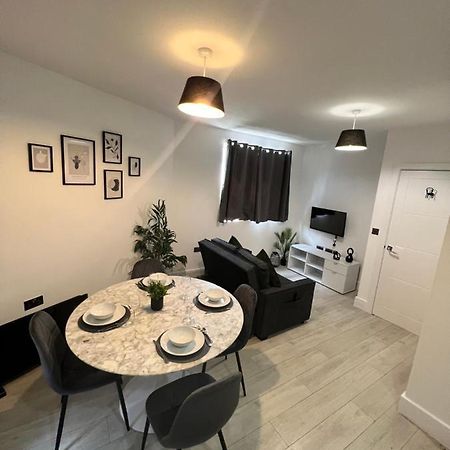 2 Bedroom Flat London Exterior photo