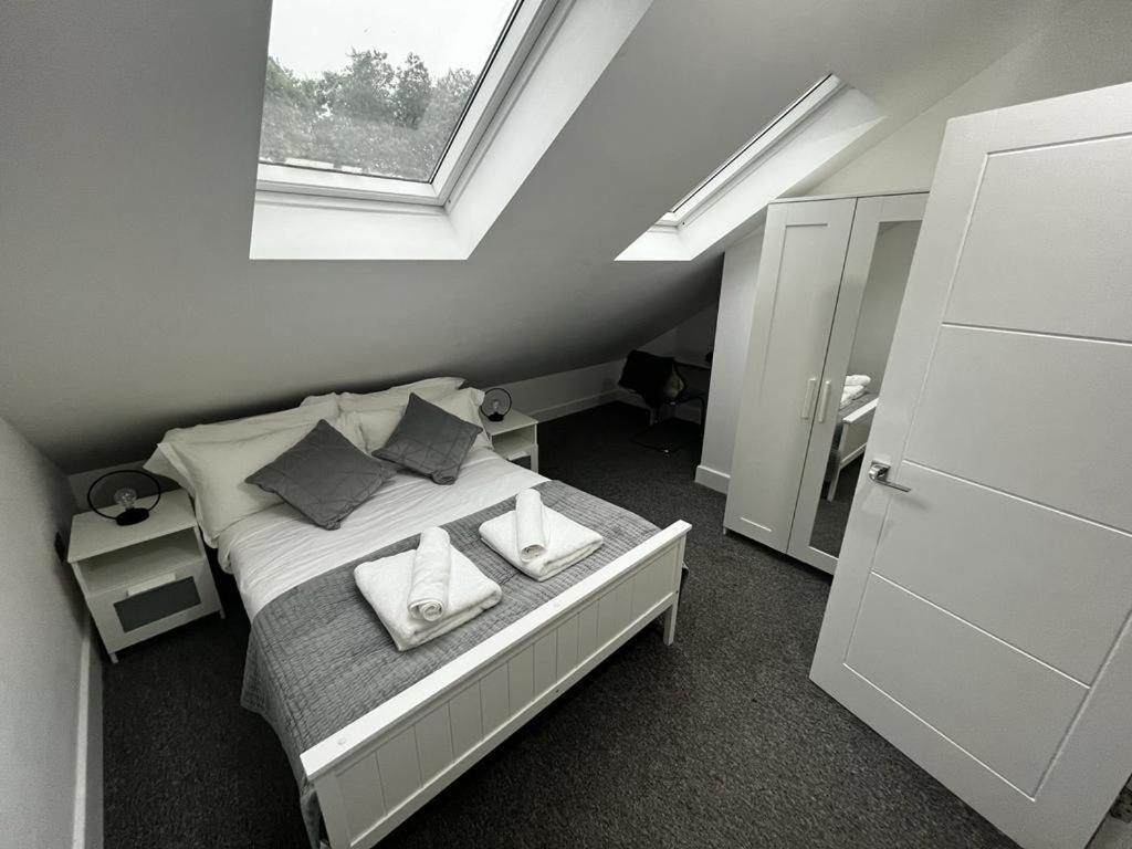 2 Bedroom Flat London Exterior photo