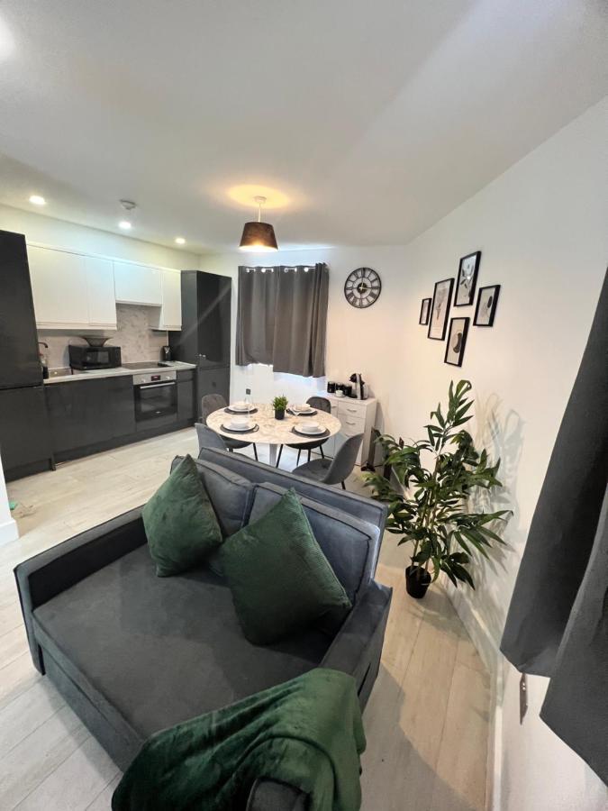 2 Bedroom Flat London Exterior photo