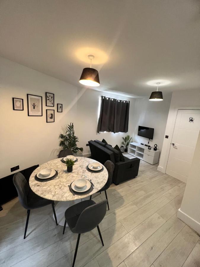2 Bedroom Flat London Exterior photo
