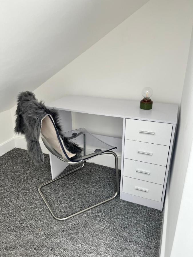 2 Bedroom Flat London Exterior photo