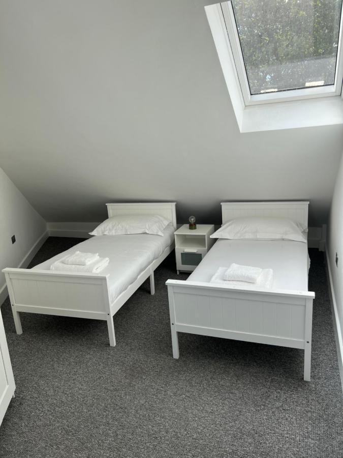 2 Bedroom Flat London Exterior photo